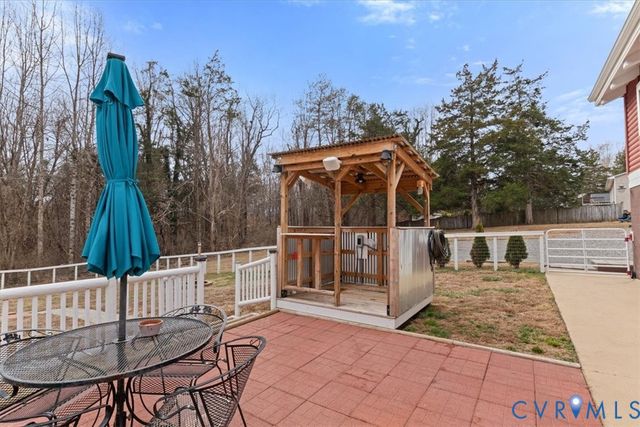 515 S Lakeshore Dr, Louisa, VA 23093