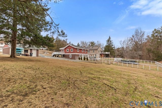 515 S Lakeshore Dr, Louisa, VA 23093