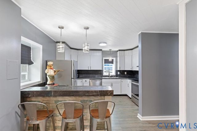 515 S Lakeshore Dr, Louisa, VA 23093