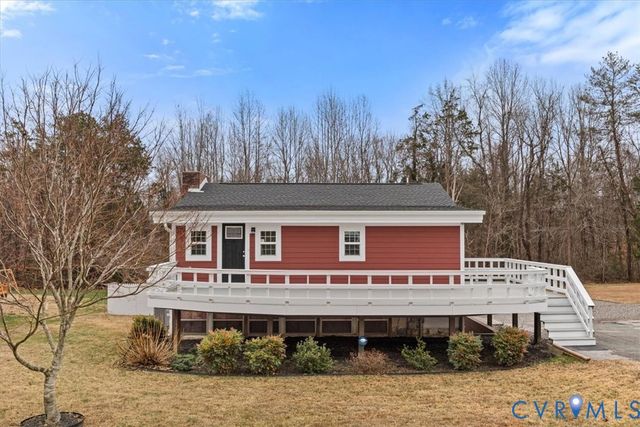515 S Lakeshore Dr, Louisa, VA 23093
