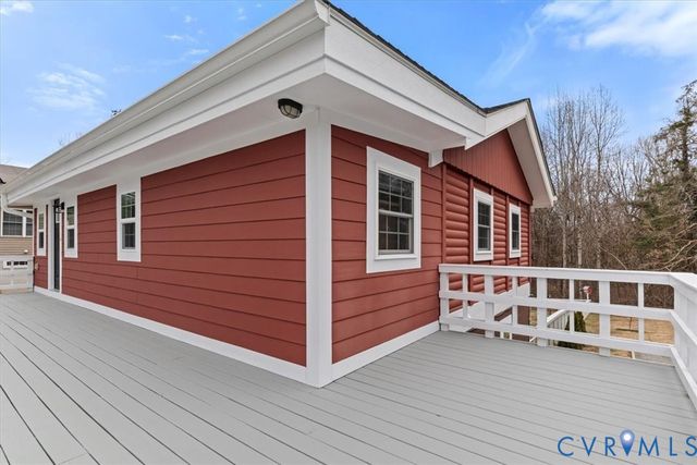 515 S Lakeshore Dr, Louisa, VA 23093