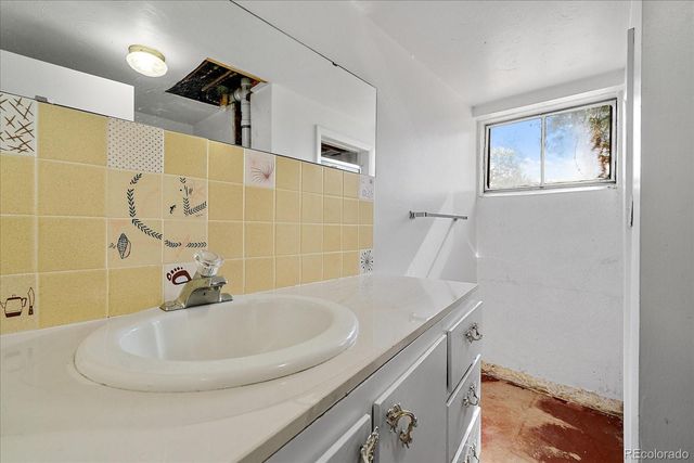 1010 S Eaton Street, Lakewood, CO 80226