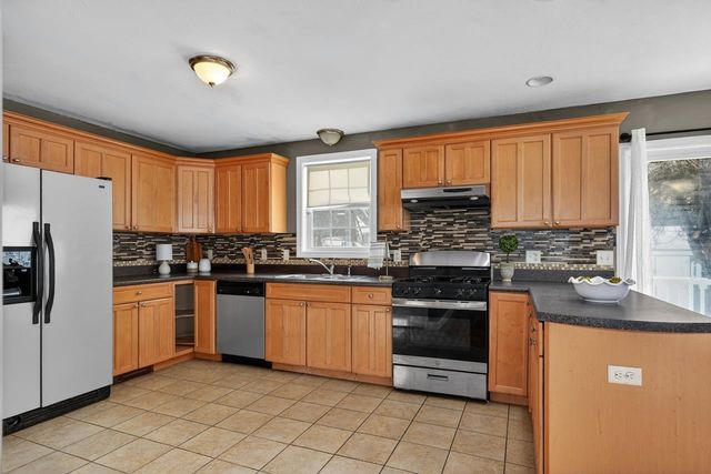 48 Greenleaf Street, Manchester, NH 03103