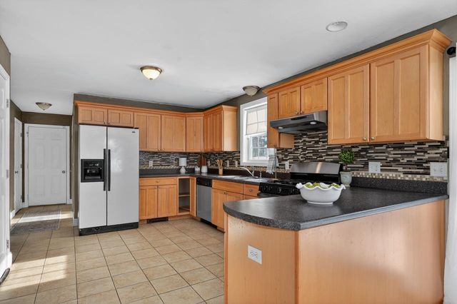 48 Greenleaf Street, Manchester, NH 03103