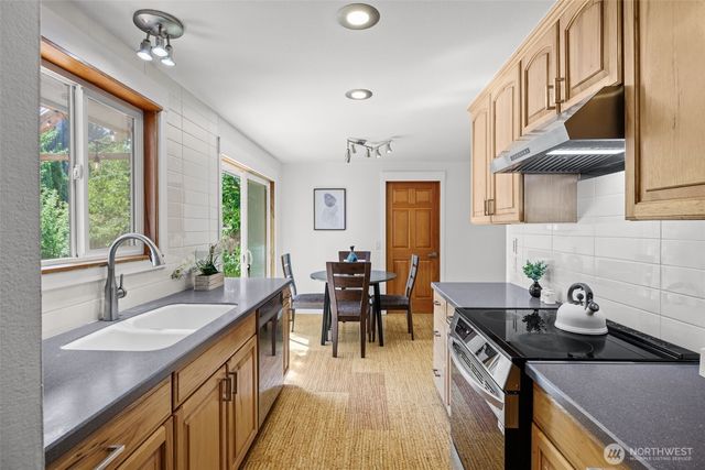 15827 NE 110th Street, Redmond, WA 98052