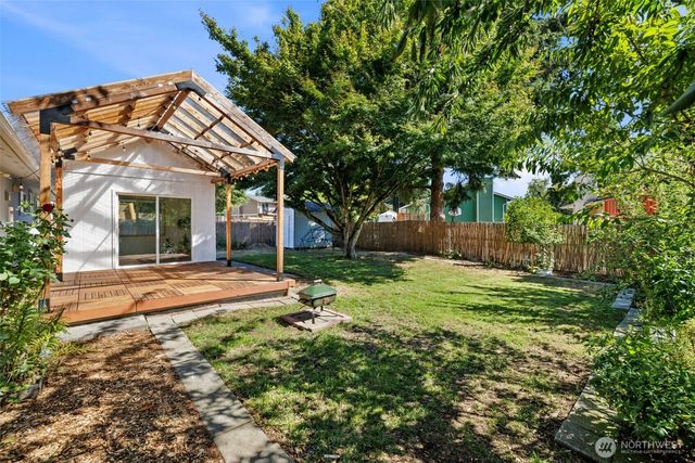 15827 NE 110th Street, Redmond, WA 98052