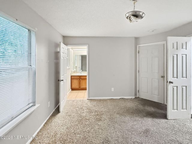 10725 MEADOWLEA Drive, Jacksonville, FL 32218