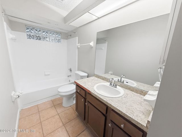 10725 MEADOWLEA Drive, Jacksonville, FL 32218