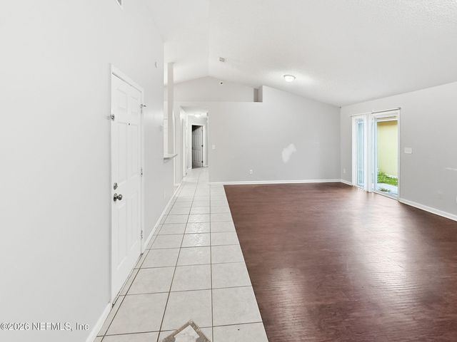 10725 MEADOWLEA Drive, Jacksonville, FL 32218