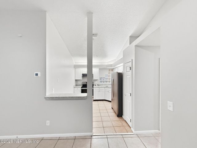 10725 MEADOWLEA Drive, Jacksonville, FL 32218