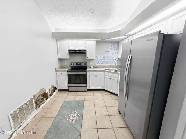 10725 MEADOWLEA Drive, Jacksonville, FL 32218