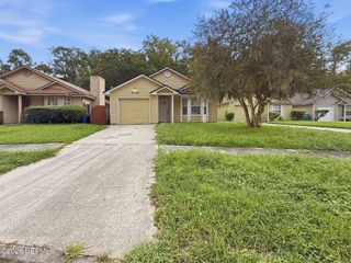 10725 MEADOWLEA Drive, Jacksonville, FL 32218