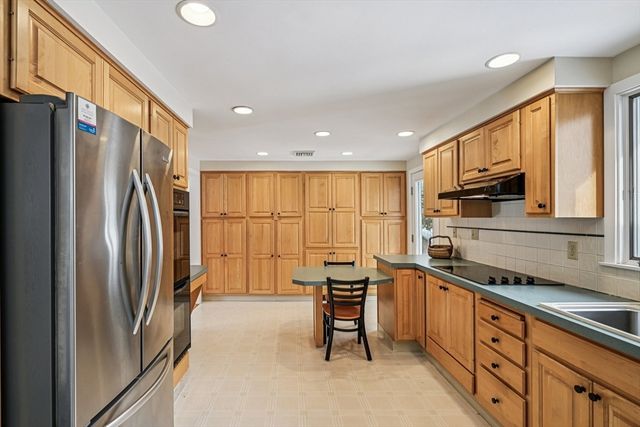 247 W Acton Rd, Stow, MA 01775