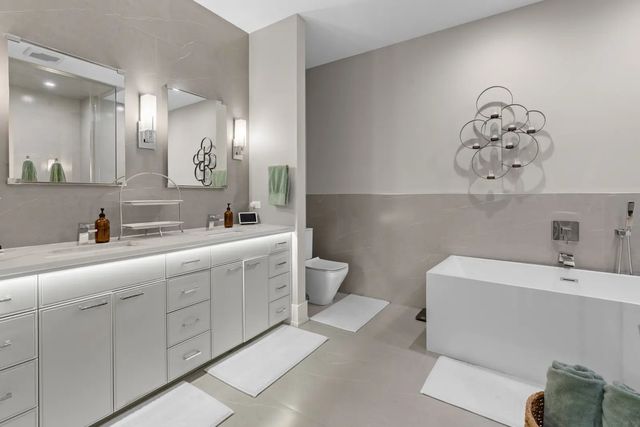 1370 W WALTON Street 1E, Chicago, IL 60642