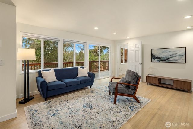 6833 47th Avenue NE, Seattle, WA 98115