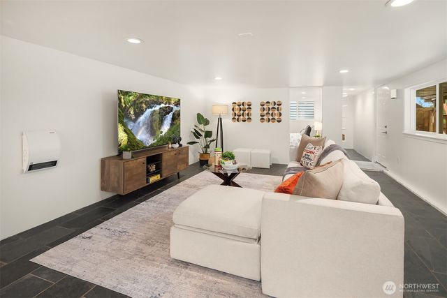 6833 47th Avenue NE, Seattle, WA 98115