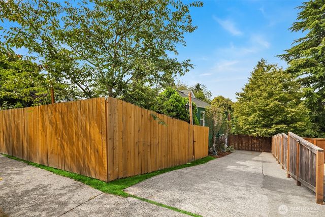 6833 47th Avenue NE, Seattle, WA 98115