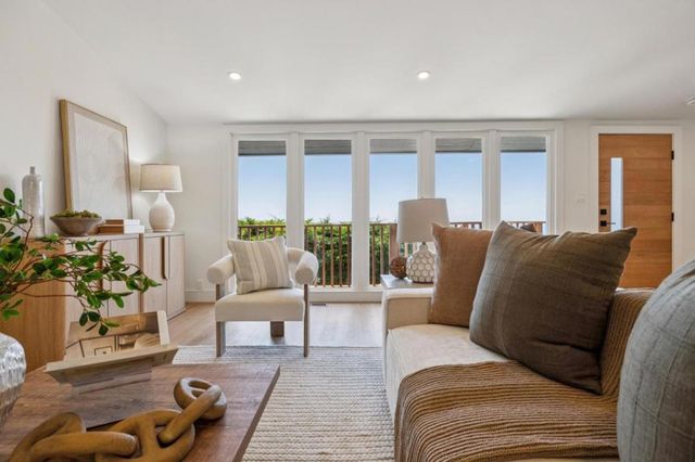 355 Beaumont Boulevard, Pacifica, CA 94044