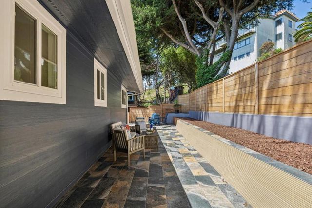 355 Beaumont Boulevard, Pacifica, CA 94044