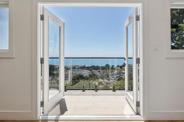 355 Beaumont Boulevard, Pacifica, CA 94044