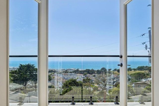 355 Beaumont Boulevard, Pacifica, CA 94044