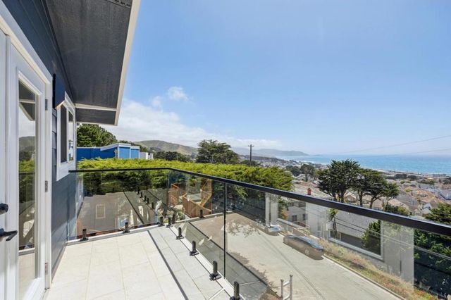 355 Beaumont Boulevard, Pacifica, CA 94044