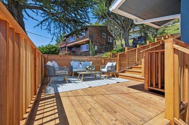 355 Beaumont Boulevard, Pacifica, CA 94044