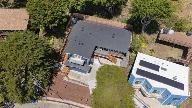 355 Beaumont Boulevard, Pacifica, CA 94044