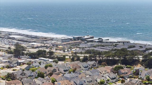 355 Beaumont Boulevard, Pacifica, CA 94044