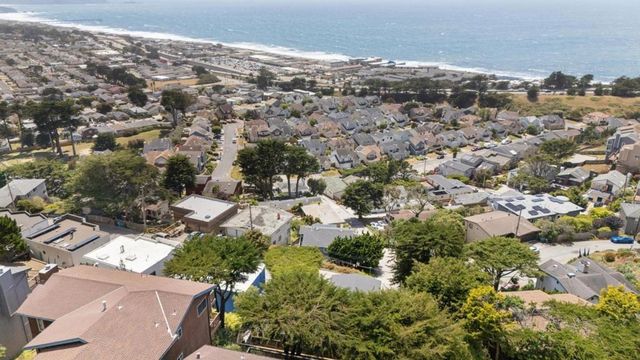355 Beaumont Boulevard, Pacifica, CA 94044