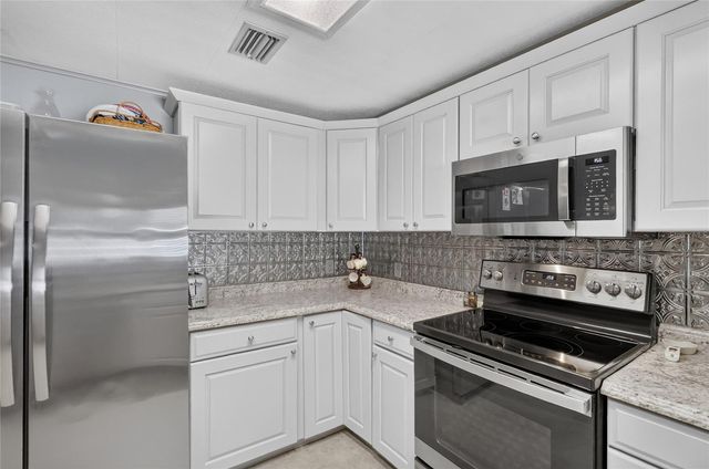 818 FOREST LAKE DRIVE E, Lakeland, FL 33809