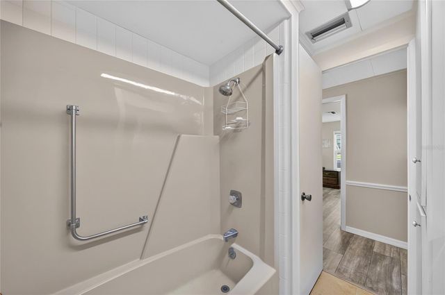 818 FOREST LAKE DRIVE E, Lakeland, FL 33809