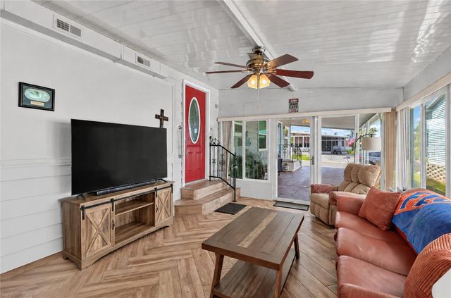818 FOREST LAKE DRIVE E, Lakeland, FL 33809