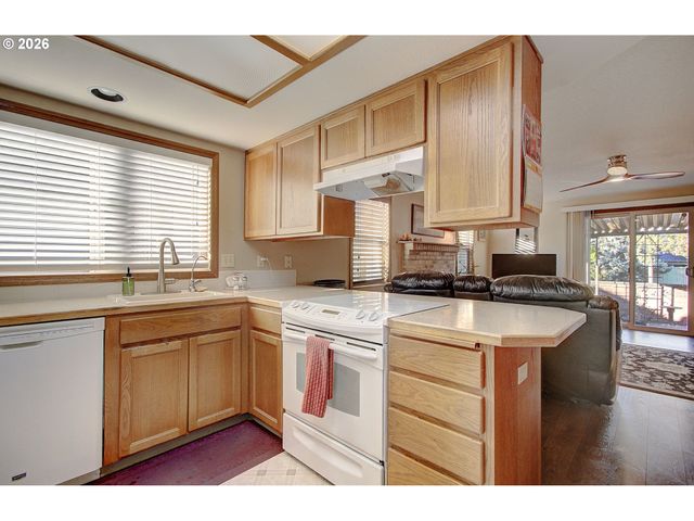 15633 Ne SUMMERPLACE Dr, Portland, OR 97230