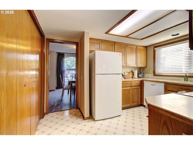 15633 Ne SUMMERPLACE Dr, Portland, OR 97230