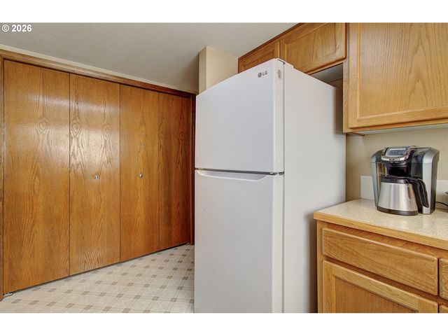15633 Ne SUMMERPLACE Dr, Portland, OR 97230