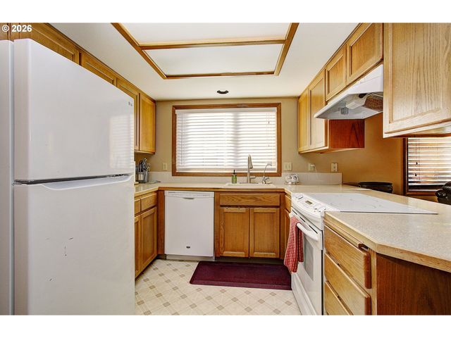 15633 Ne SUMMERPLACE Dr, Portland, OR 97230
