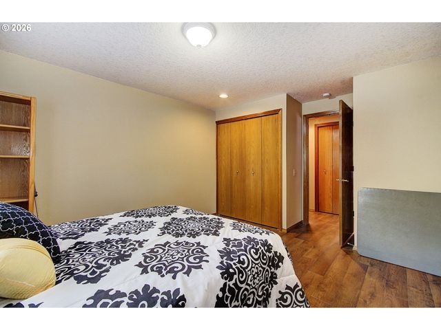 15633 Ne SUMMERPLACE Dr, Portland, OR 97230