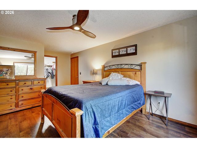 15633 Ne SUMMERPLACE Dr, Portland, OR 97230
