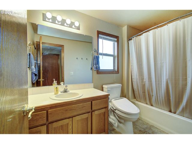 15633 Ne SUMMERPLACE Dr, Portland, OR 97230