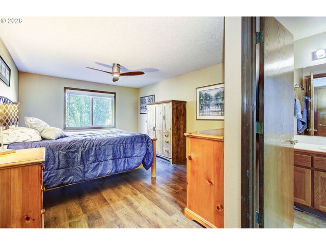 15633 Ne SUMMERPLACE Dr, Portland, OR 97230