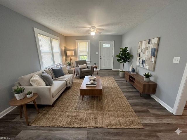 26 Woodland RD, Hampton, VA 23663