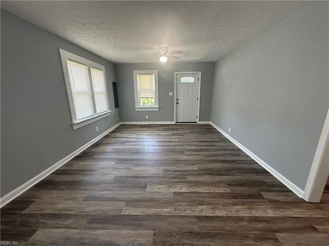 26 Woodland RD, Hampton, VA 23663