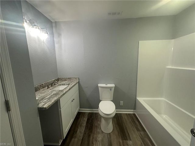 26 Woodland RD, Hampton, VA 23663