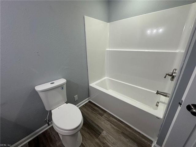 26 Woodland RD, Hampton, VA 23663