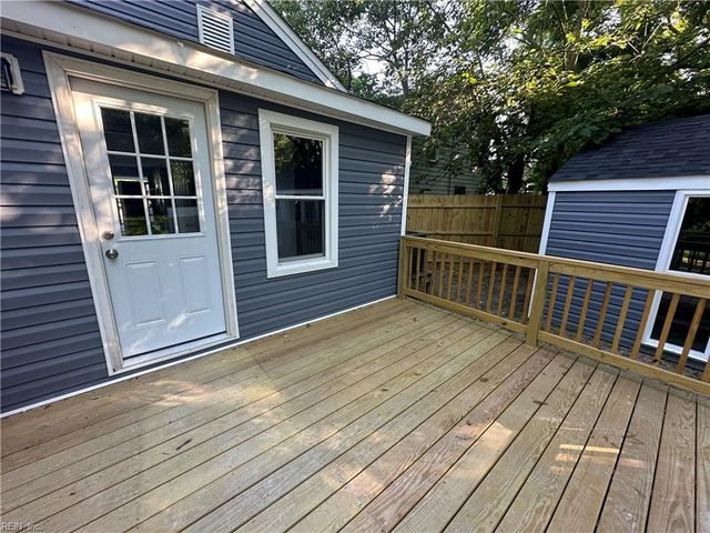 26 Woodland RD, Hampton, VA 23663