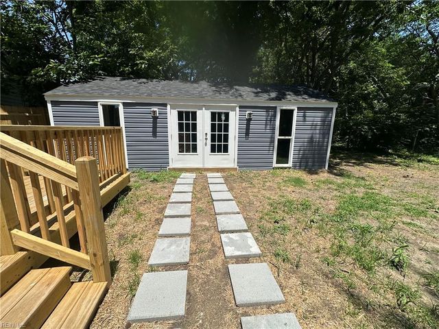 26 Woodland RD, Hampton, VA 23663