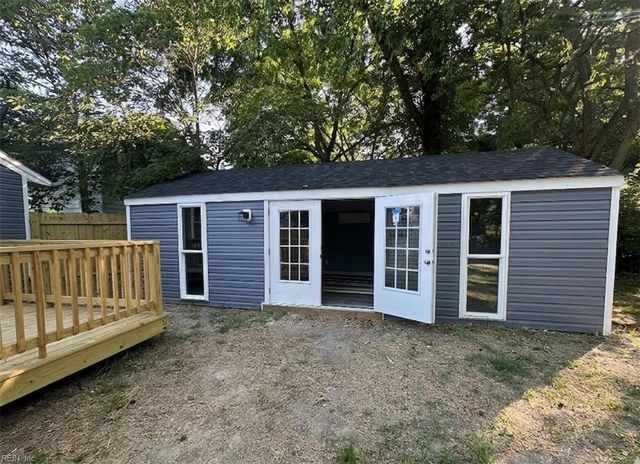 26 Woodland RD, Hampton, VA 23663