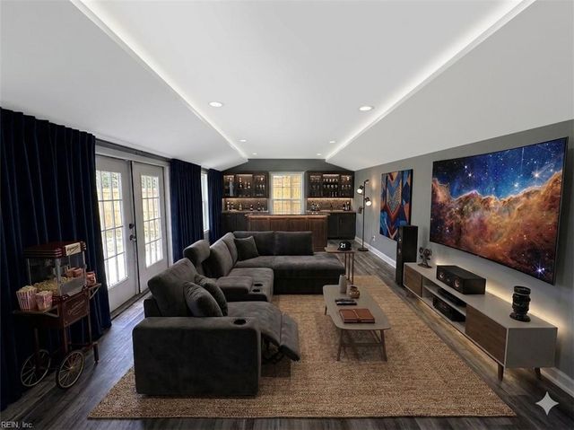 26 Woodland RD, Hampton, VA 23663