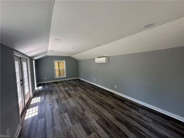 26 Woodland RD, Hampton, VA 23663